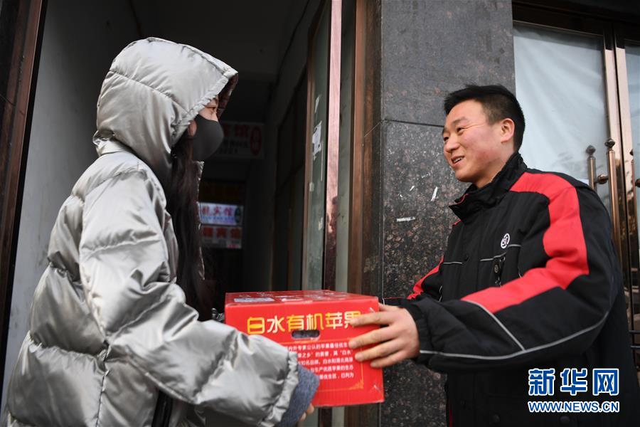 （新華全媒頭條&middot;七樂(lè)無(wú)窮&middot;春節(jié)&middot;圖文互動(dòng)）（4）變化中彰顯中國(guó)發(fā)展活力&mdash;&mdash;透視過(guò)年方式之變