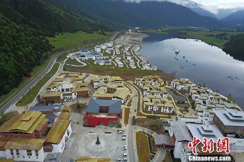 資料圖：初夏的西藏林芝魯朗小鎮美輪美奐。<a target='_blank' ><p  align=