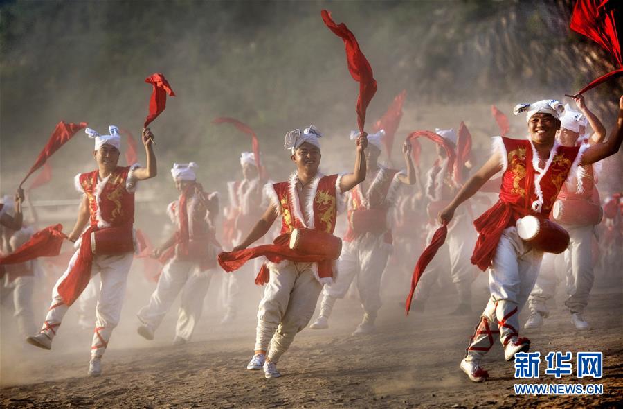 （新華全媒頭條&middot;迎接兩會特別報道&middot;圖文互動）（7）奮進，向著第一個百年奮斗目標&mdash;&mdash;寫在2019年全國兩會召開之際