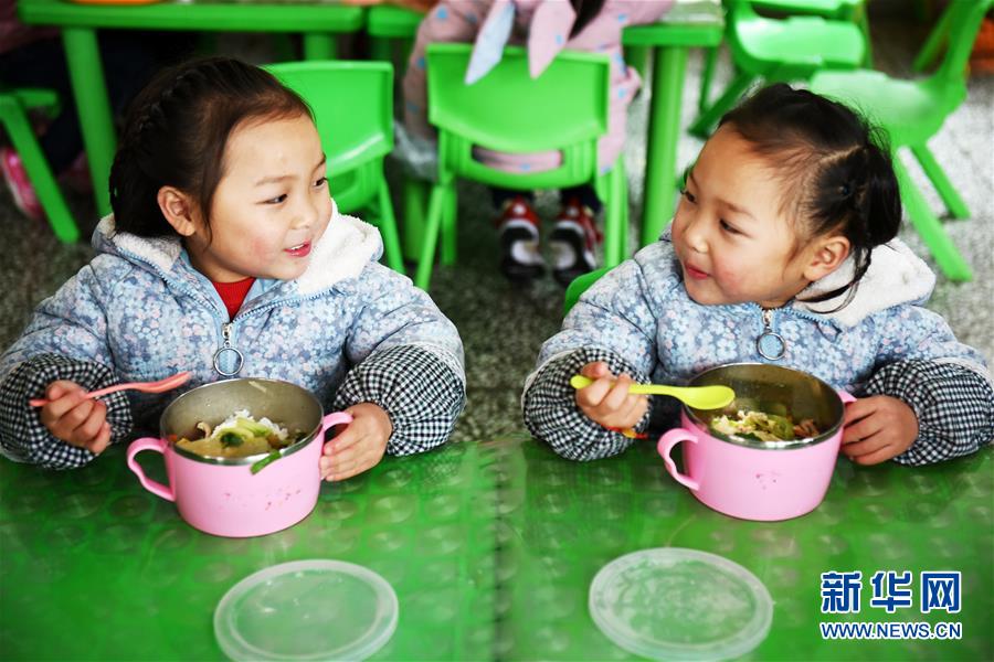 (在習近平新時代中國特色社會主義思想指引下——新時代新作為新篇章·圖文互動)(8)“搬遷到哪里,服務就延伸到哪里”——貴州推進易地扶貧搬遷“后半篇文章”