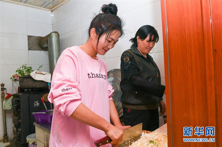 （壯麗70年&middot;奮斗新時代&middot;圖文互動）（2）情同一家，守望相助，共奔小康&mdash;&mdash;內蒙古興安盟巴彥敖包嘎查民族團結見聞