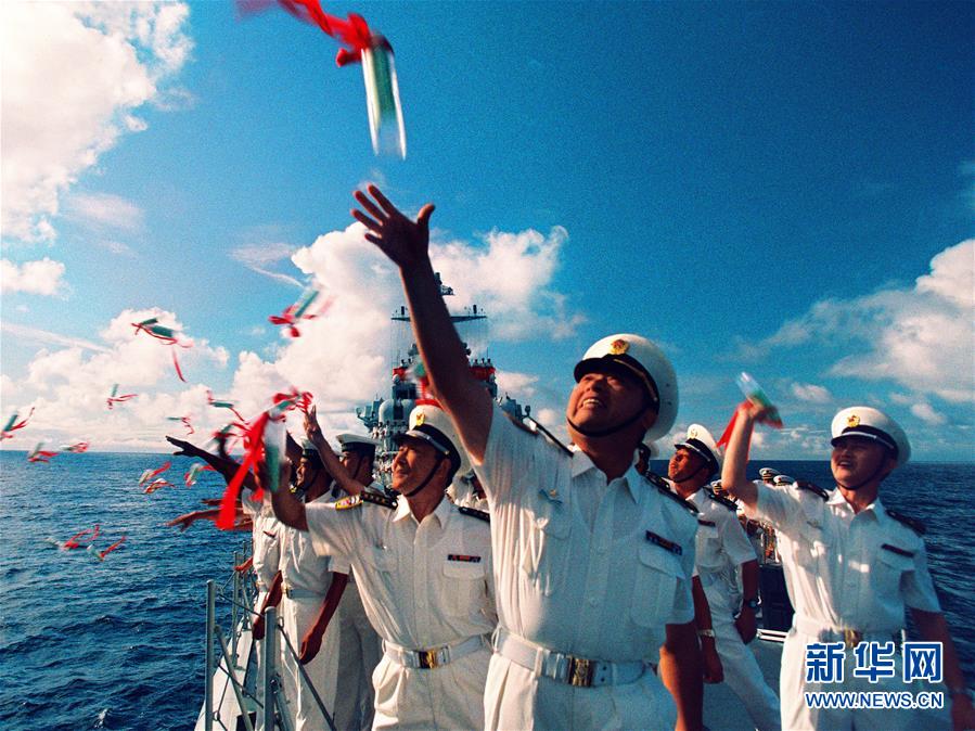（新華全媒頭條&middot;人民海軍70年&middot;圖文互動）（1）向海圖強(qiáng)春潮涌&mdash;&mdash;黨中央、中央軍委和習(xí)主席關(guān)心人民海軍建設(shè)發(fā)展紀(jì)實(shí)