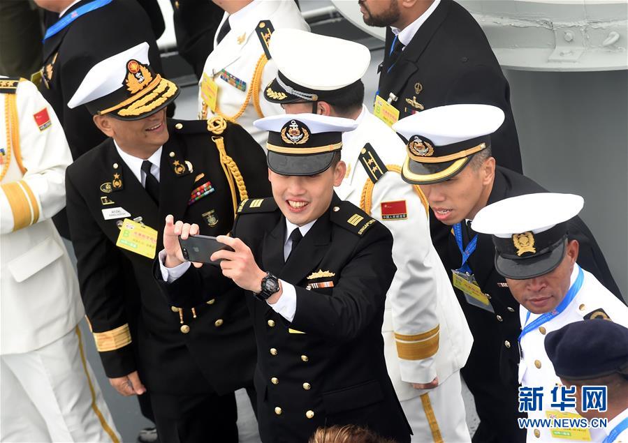 （新華全媒頭條&middot;人民海軍70年&middot;圖文互動(dòng)）（15）奏響新時(shí)代海上和平樂章&mdash;&mdash;人民海軍成立70周年海上閱兵活動(dòng)紀(jì)實(shí)