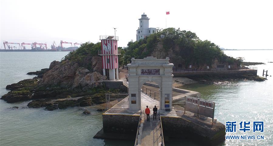 （新華全媒頭條&middot;圖文互動）（1）守望&mdash;&mdash;記舢舨洲&ldquo;島主&rdquo;黃燦明一門四代航標(biāo)工