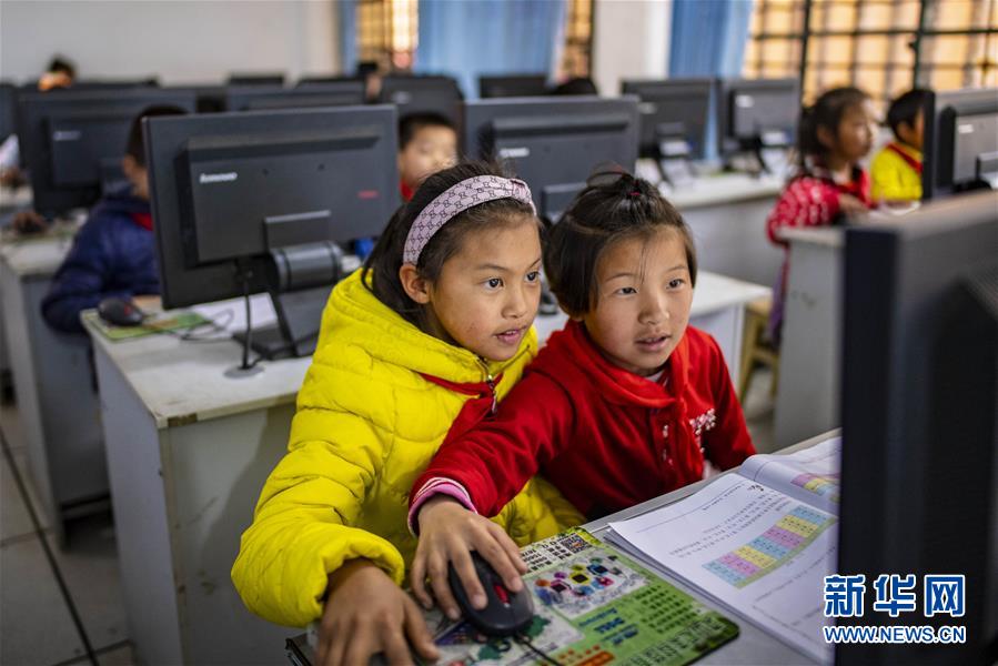 （壯麗70年&middot;奮斗新時代&middot;圖文互動）（10）獨龍江畔，這個民族&ldquo;一躍千年&rdquo;