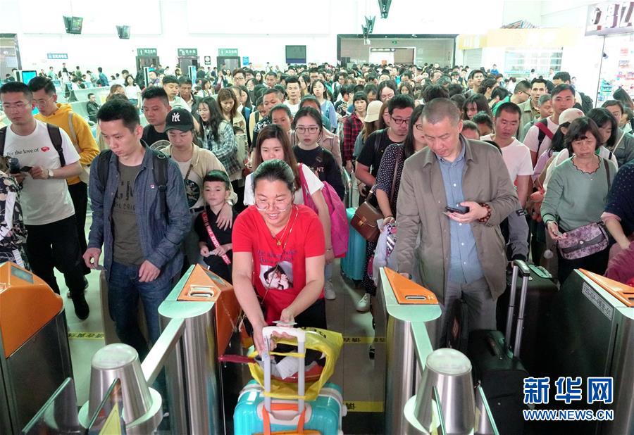 （社會(huì)）（2）福州火車(chē)站迎來(lái)&ldquo;五一&rdquo;假期返程高峰