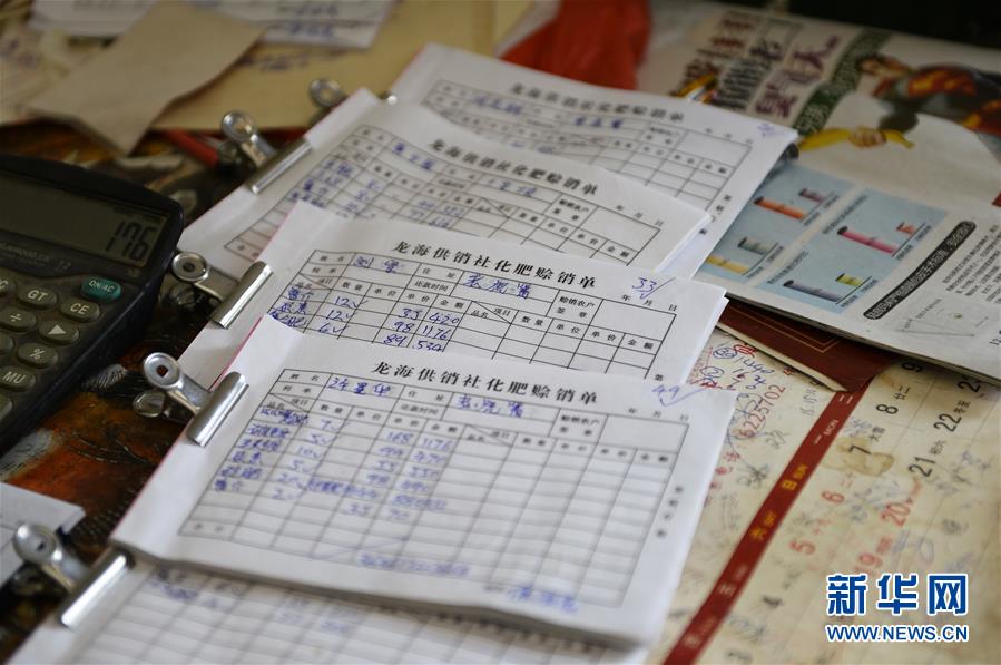 （在習近平新時代中國特色社會主義思想指引下&mdash;&mdash;新時代新作為新篇章&middot;圖文互動）（5）云南省陸良縣：農民給供銷社打&ldquo;白條&rdquo; 