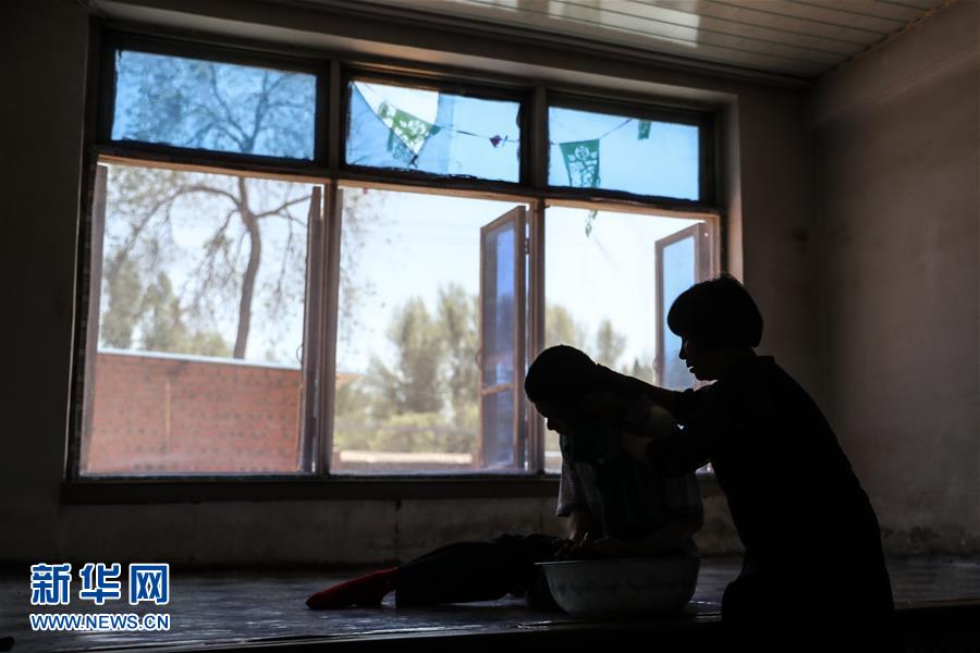 （圖文互動）（4）一條38年的生命通道：媽媽會一直把你當(dāng)作&ldquo;雛鳥&rdquo;