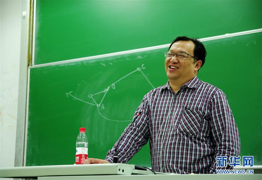 （新華全媒頭條&middot;圖文互動(dòng)）（9）鍛造領(lǐng)航復(fù)興的中流砥柱&mdash;&mdash;寫在&ldquo;不忘初心、牢記使命&rdquo;主題教育即將啟動(dòng)之際