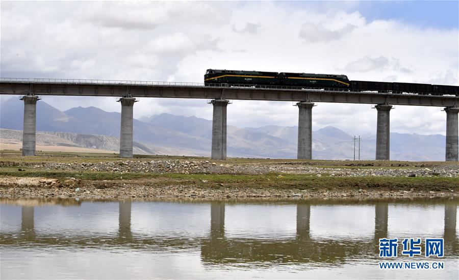 （新華全媒頭條&middot;壯麗70年&middot;奮斗新時代&middot;圖文互動）（16）開拓雪域高原的夢想之路&mdash;&mdash;來自青藏鐵路的蹲點報告