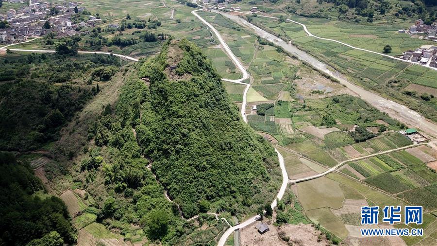 （壯麗70年&middot;奮斗新時代&mdash;&mdash;記者再走長征路&middot;圖文互動）（1）永恒祭奠：他們，倒在了第二道封鎖線上