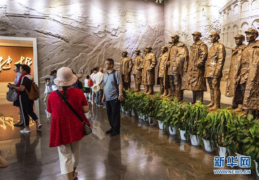 （新華全媒頭條&middot;壯麗70年&middot;奮斗新時代&mdash;&mdash;記者再走長征路&middot;圖文互動）（8）偉大轉折是怎樣發生的&mdash;&mdash;重回遵義會議現場