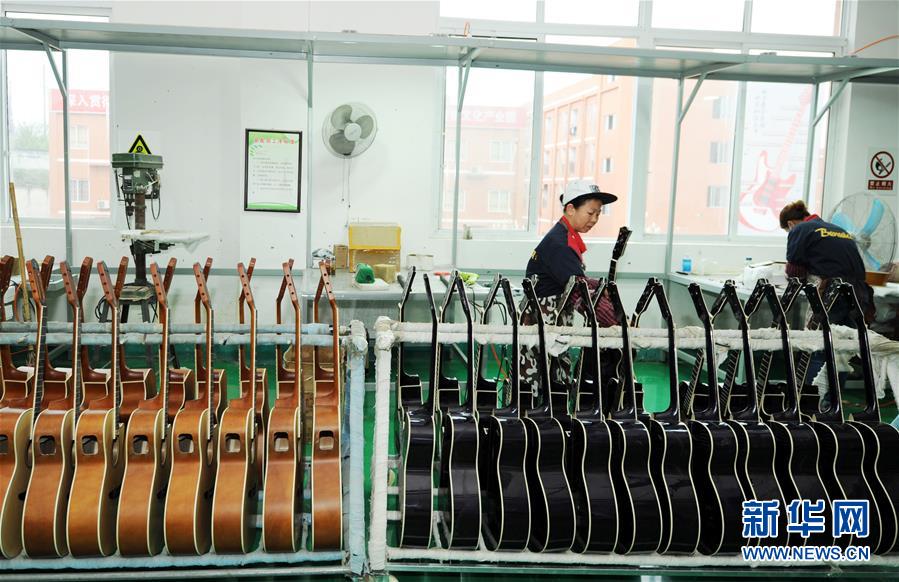 （在習(xí)近平新時(shí)代中國特色社會(huì)主義思想指引下&mdash;&mdash;新時(shí)代新作為新篇章&middot;圖文互動(dòng)）（2）貴州正安：吉他奏響發(fā)展&ldquo;神曲&rdquo;