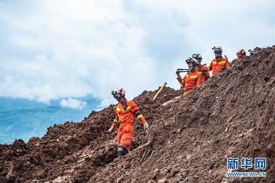 （新華全媒頭條&middot;圖文互動）（3）有一絲希望，就盡百倍努力&mdash;&mdash;貴州水城&ldquo;7&middot;23&rdquo;特大山體滑坡72小時救援紀實
