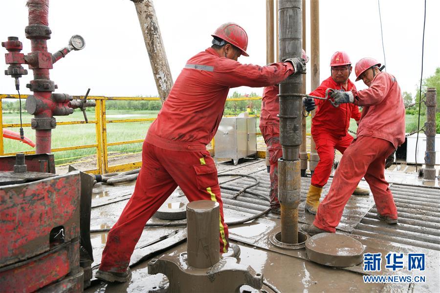 (新華全媒頭條·圖文互動)(8)百年油田正青春——記新時代大慶精神大慶人