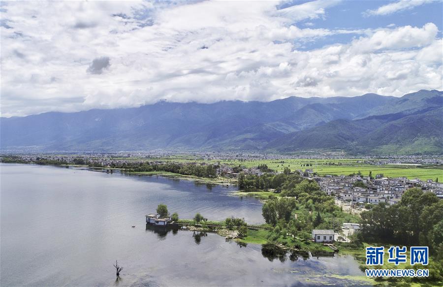 （在習(xí)近平新時代中國特色社會主義思想指引下&mdash;&mdash;新時代新作為新篇章&middot;總書記關(guān)心的百姓身邊事&middot;圖文互動）（2）留住鄉(xiāng)愁 綻放新顏&mdash;&mdash;傳統(tǒng)村落保護(hù)激發(fā)鄉(xiāng)村活力