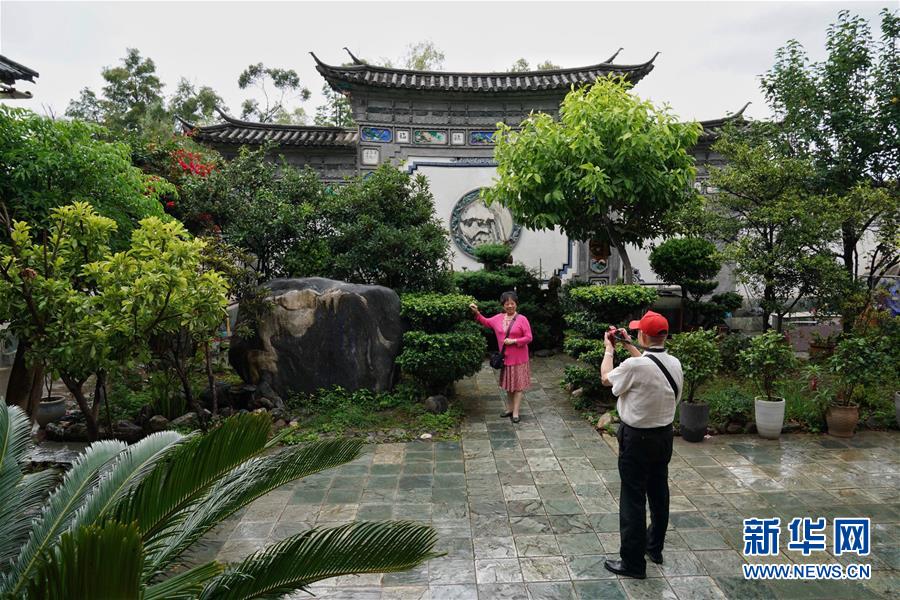 （在習(xí)近平新時代中國特色社會主義思想指引下&mdash;&mdash;新時代新作為新篇章&middot;總書記關(guān)心的百姓身邊事&middot;圖文互動）（6）留住鄉(xiāng)愁 綻放新顏&mdash;&mdash;傳統(tǒng)村落保護(hù)激發(fā)鄉(xiāng)村活力