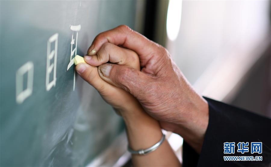 （圖片故事）（6）深山&middot;村小&middot;三十七年