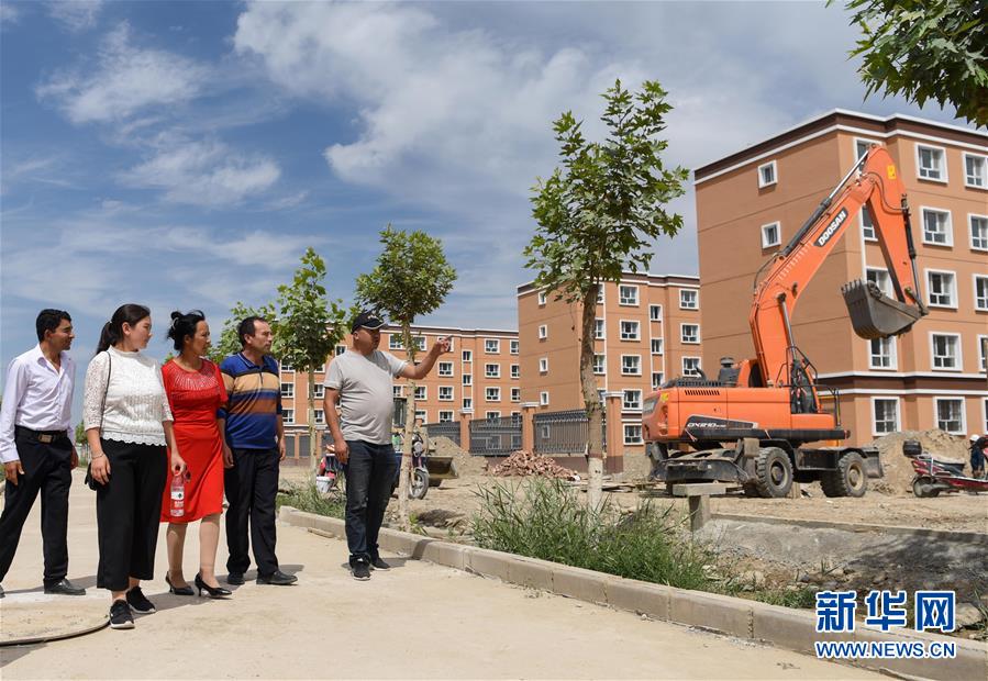 （決戰(zhàn)決勝脫貧攻堅&middot;圖文互動）（1）拋在舊鄉(xiāng)的&ldquo;火墻&rdquo;&mdash;&mdash;新疆易地扶貧搬遷安置點見聞