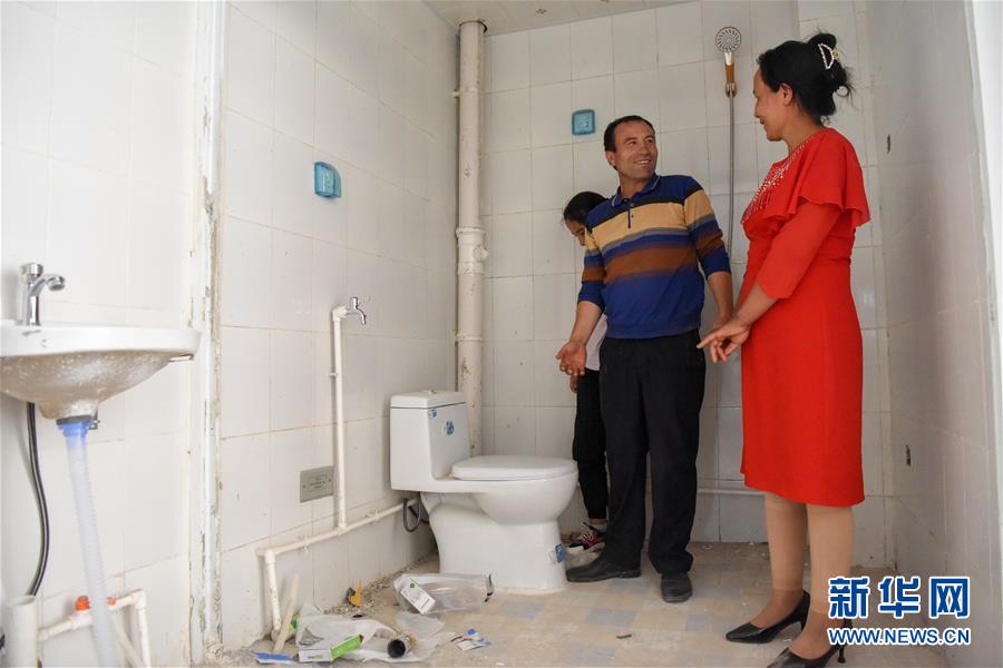 （決戰(zhàn)決勝脫貧攻堅&middot;圖文互動）（3）拋在舊鄉(xiāng)的&ldquo;火墻&rdquo;&mdash;&mdash;新疆易地扶貧搬遷安置點見聞