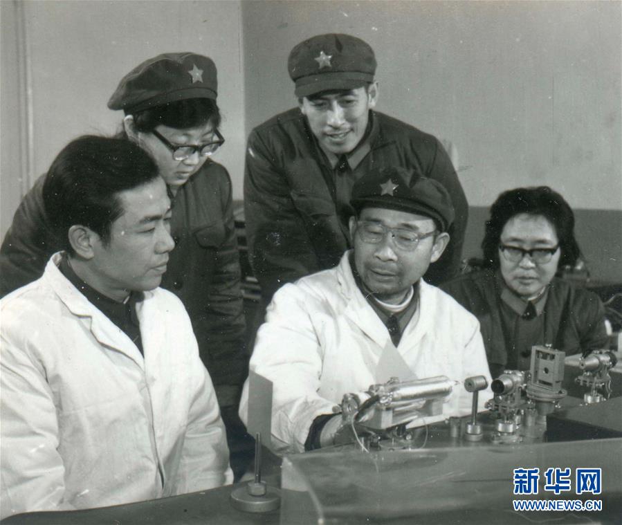 (愛國(guó)情 奮斗者·圖文互動(dòng))(1)永不停轉(zhuǎn)的“陀螺”——追記中國(guó)工程院院士、國(guó)防科技大學(xué)教授高伯龍