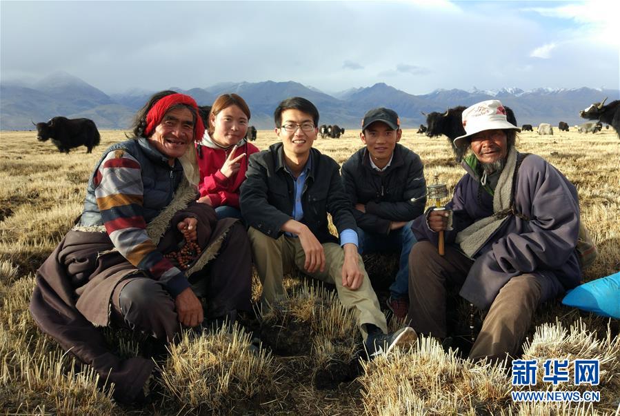 （在習(xí)近平新時代中國特色社會主義思想指引下&mdash;&mdash;新時代新作為新篇章&middot;總書記關(guān)心的百姓身邊事&middot;圖文互動)（1）&ldquo;我走進大山，是為了讓你走出大山&rdquo;&mdash;&mdash;大學(xué)生支教故事