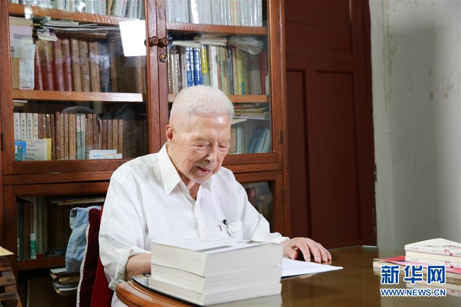 （愛國情 奮斗者&middot;圖文互動）（1）一生&ldquo;讀&rdquo;一書 照亮前行路&mdash;&mdash;記2018年&ldquo;世界馬克思經濟學獎&rdquo;獲得者陳征