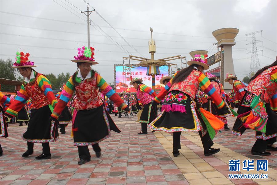 （集中連片特困地區貧困村調研行&middot;圖文互動）（2）搬下山天地寬　真脫貧笑開顏&mdash;&mdash;青海互助土族自治縣班彥村脫貧調查 