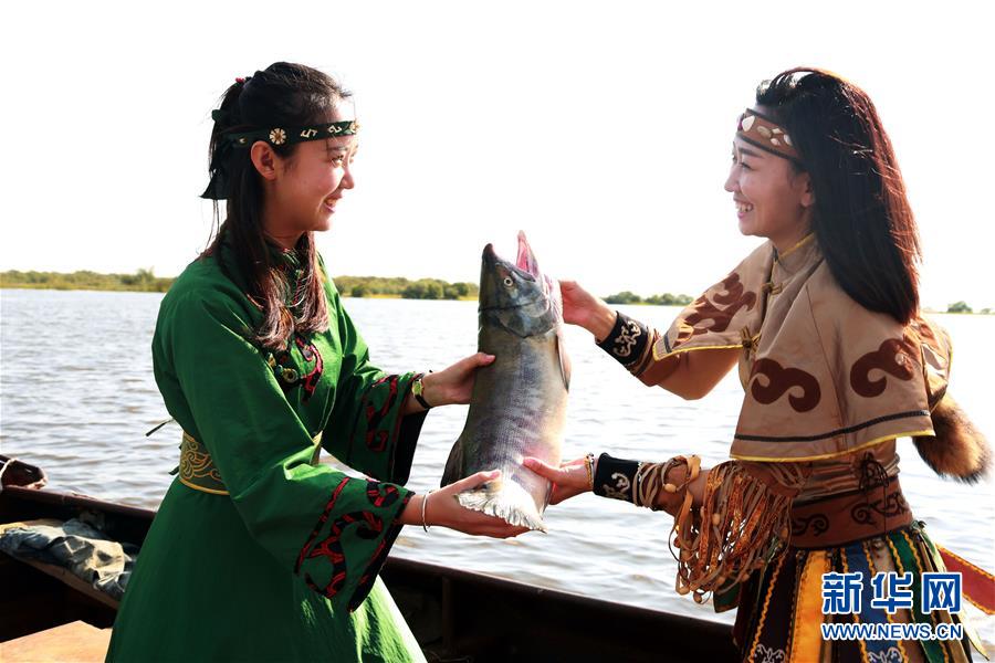 （新華全媒頭條&middot;圖文互動(dòng)）（9）讓各民族手足相親守望相助&mdash;&mdash;以習(xí)近平同志為核心的黨中央關(guān)心少數(shù)民族和民族工作紀(jì)實(shí)