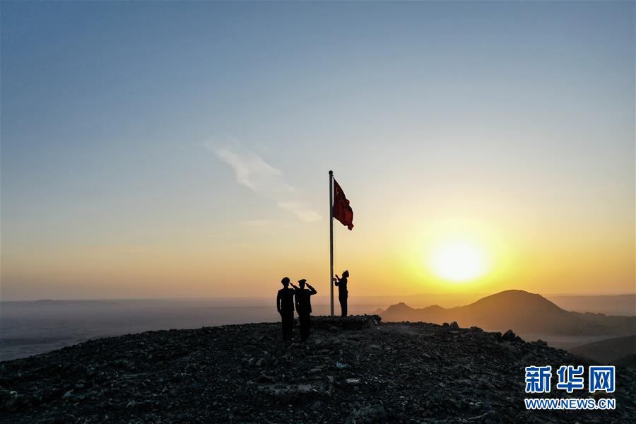 （愛(ài)國(guó)情 奮斗者&middot;圖文互動(dòng)）（14）印刻在戈壁上的名字