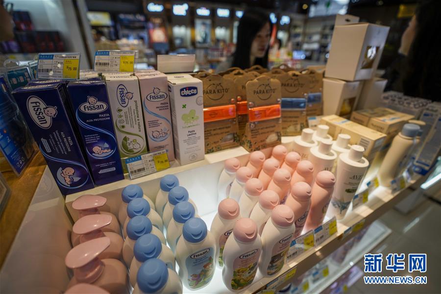 (在習(xí)近平新時(shí)代中國(guó)特色社會(huì)主義思想指引下——新時(shí)代新作為新篇章·總書(shū)記關(guān)切開(kāi)放事·圖文互動(dòng))(3)開(kāi)放,讓迢迢邊關(guān)擁有穩(wěn)穩(wěn)幸福——來(lái)自內(nèi)陸沿邊開(kāi)放小城的故事