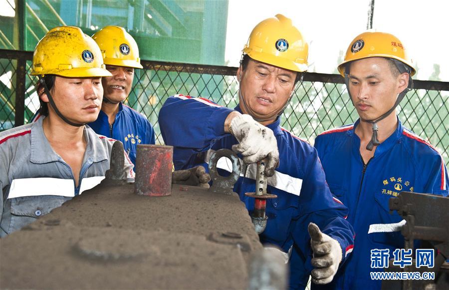 （愛國情 奮斗者&middot;圖文互動）（2）錨定無悔奮進的航向&mdash;&mdash;記港口創(chuàng)新路上的&ldquo;藍領專家&rdquo;孔祥瑞