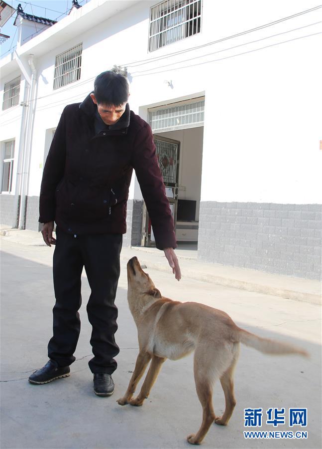 （四中全會精神在基層&middot;圖文互動）（1）記者手記：兩腳沾地，深切感悟什么叫&ldquo;以人民為中心&rdquo;