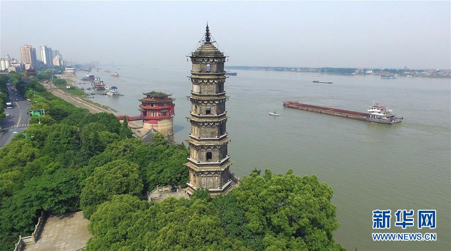 （在習近平新時代中國特色社會主義思想指引下&mdash;&mdash;新時代新作為新篇章&middot;總書記關切高質量發展&middot;圖文互動）（3）在藍天白云下&mdash;&mdash;污染防治攻堅戰持續推進