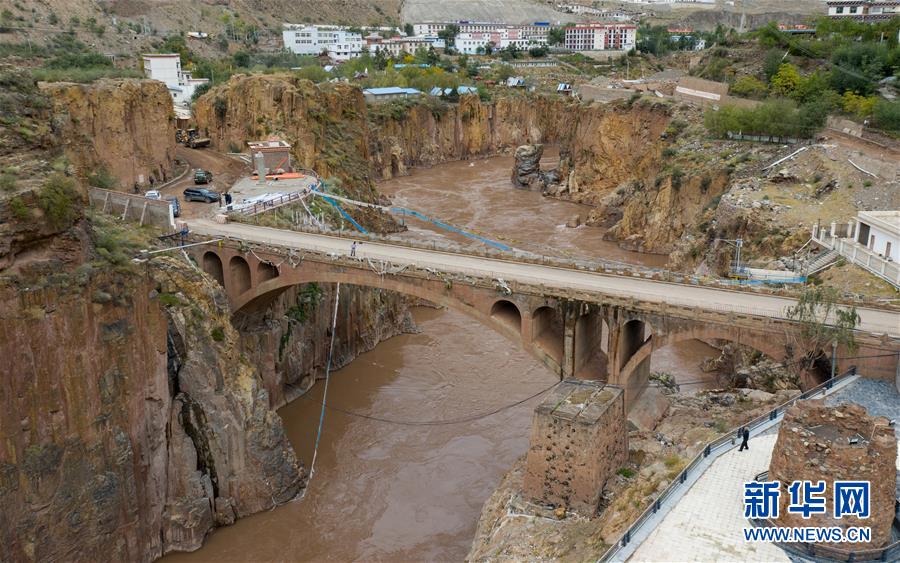 （新華全媒頭條&middot;圖文互動）（6）格桑花開滿天路&mdash;&mdash;寫在川藏公路通車65周年之際