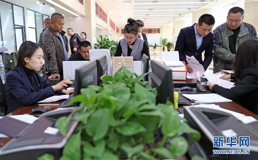 （新華全媒頭條&middot;兩會特別報道&middot;圖文互動）（4）抓住新機遇 贏得新優(yōu)勢&mdash;&mdash;從全國兩會看奮進(jìn)中國的發(fā)展動力