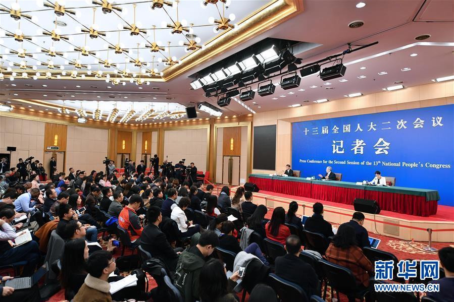 （兩會&middot;XHDW）（2）國務院扶貧辦主任劉永富就&ldquo;攻堅克難&mdash;&mdash;堅決打贏脫貧攻堅戰&rdquo;答記者問