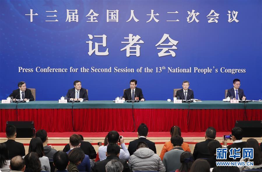 （兩會&middot;XHDW）（1）商務部部長鐘山等就&ldquo;促進形成強大國內市場 推動全方位對外開放&rdquo;答記者問