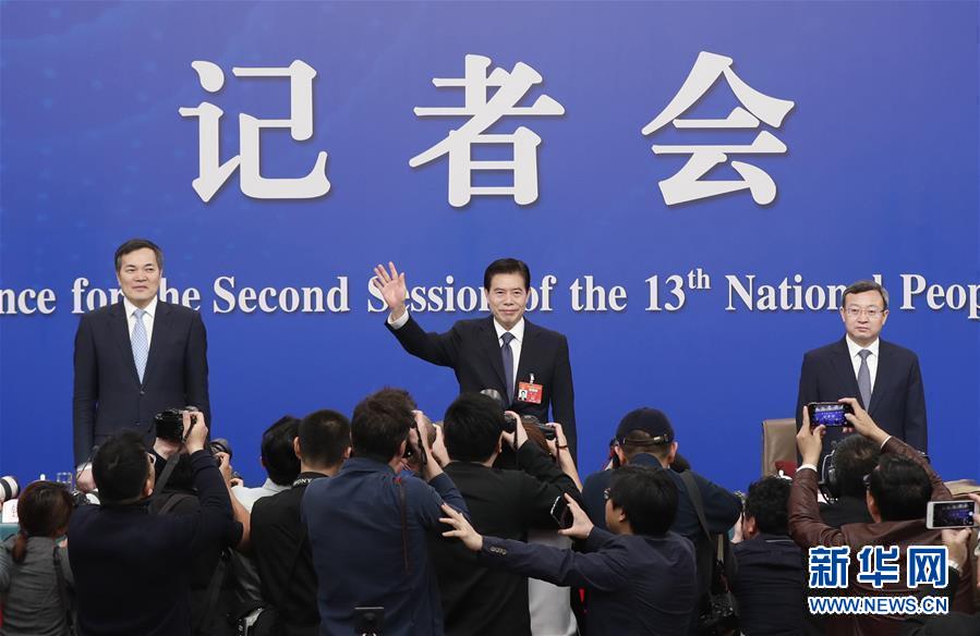 （兩會(huì)&middot;XHDW）（2）商務(wù)部部長鐘山等就&ldquo;促進(jìn)形成強(qiáng)大國內(nèi)市場(chǎng) 推動(dòng)全方位對(duì)外開放&rdquo;答記者問