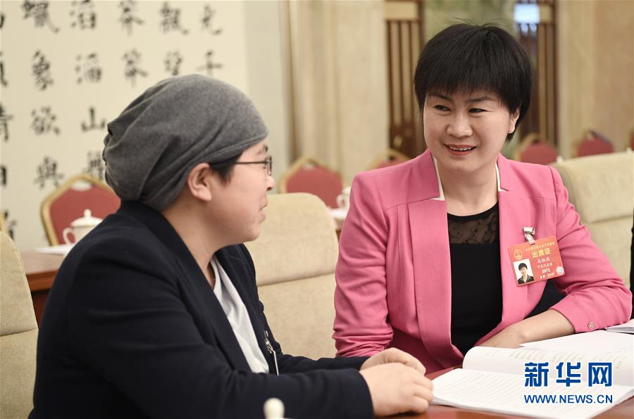 （兩會&middot;圖片故事）（4）全國人大代表馬恒燕：讓城鄉(xiāng)學生共享&ldquo;互聯(lián)網(wǎng)+教育&rdquo;優(yōu)質(zhì)資源