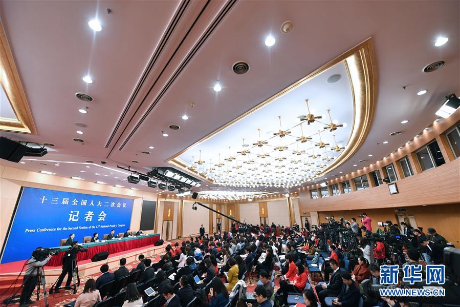 （兩會(huì)&middot;XHDW）（12）最高人民法院審判委員會(huì)副部級(jí)專職委員劉貴祥等就&ldquo;攻堅(jiān)&lsquo;基本解決執(zhí)行難&rsquo;&rdquo;答記者問(wèn)