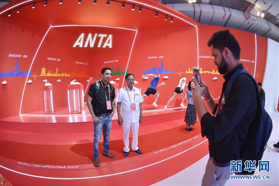 （新華全媒頭條&middot;圖文互動）（9）上下同心再出發(fā)&mdash;&mdash;習近平總書記同出席2019年全國兩會人大代表、政協(xié)委員共商國是紀實