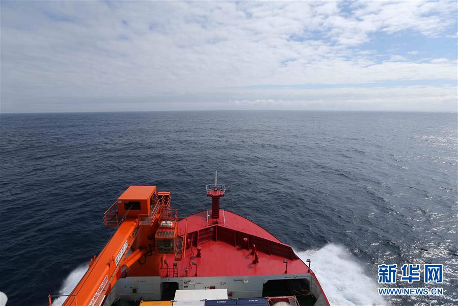 (“雪龍”探南極·圖文互動)(3)“雪龍2”號釋放首個探空氣球