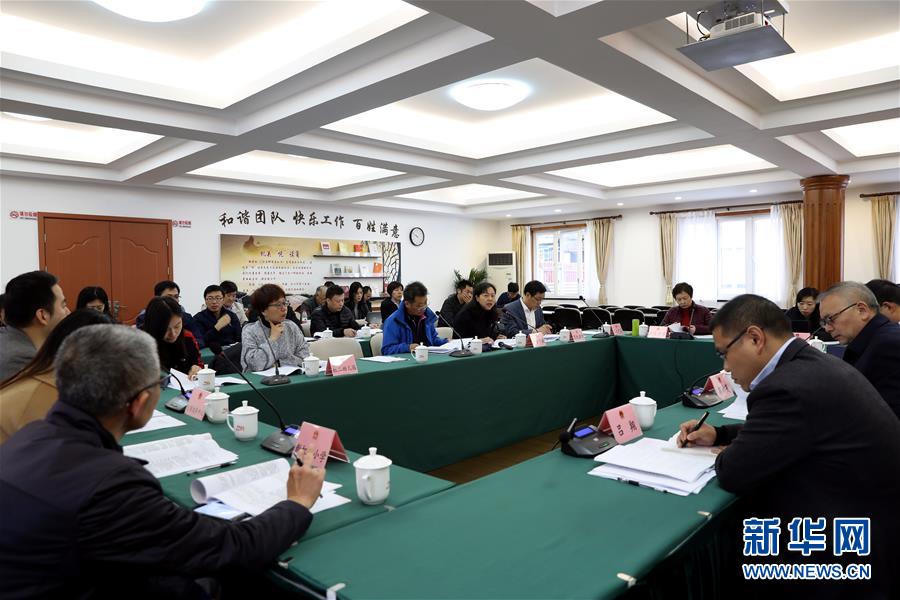 （新華全媒頭條&middot;圖文互動）（7）為基層松綁減負　促干部擔當作為&mdash;&mdash;以習近平同志為核心的黨中央推進&ldquo;基層減負年&rdquo;工作綜述