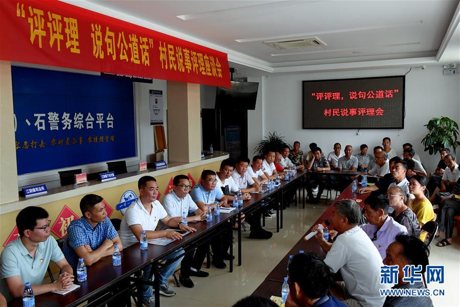 （新華全媒頭條&middot;圖文互動）（8）為基層松綁減負　促干部擔當作為&mdash;&mdash;以習近平同志為核心的黨中央推進&ldquo;基層減負年&rdquo;工作綜述