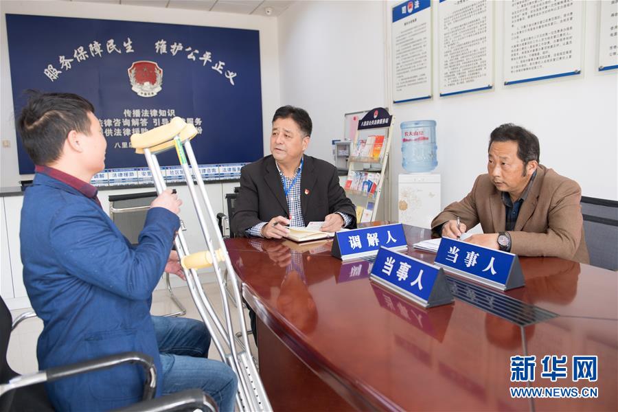 （新華全媒頭條&middot;圖文互動）（9）為基層松綁減負　促干部擔當作為&mdash;&mdash;以習近平同志為核心的黨中央推進&ldquo;基層減負年&rdquo;工作綜述