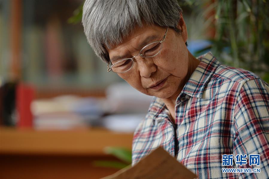 （時(shí)代先鋒&middot;圖文互動(dòng)）（6）此生不悔入沙海 勇?lián)厝问家娊?mdash;&mdash;敦煌研究院文物保護(hù)利用群體群像