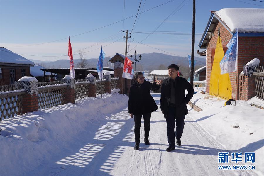 （新春走基層&middot;圖文互動(dòng)）（4）小鎮(zhèn)里的&ldquo;U盤(pán)書(shū)記&rdquo;