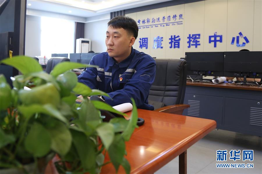 (新春走基層·圖文互動(dòng))煤海深處運(yùn)煤忙