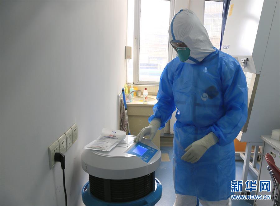 （圖文互動）軍醫周磊：為新型肺炎重癥患者生命&ldquo;把脈&rdquo;